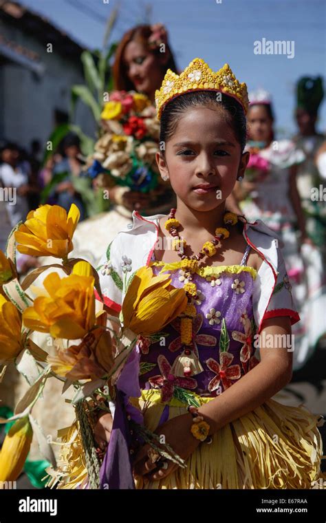 Suchitoto, El Salvador. 17th Aug, 2014. A girl wears a typical costume decorated with corn ...