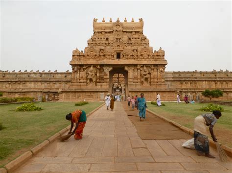 File:Brihadeshwara temple, Thanjavur, Tamil Nadu.jpg - Wikimedia Commons