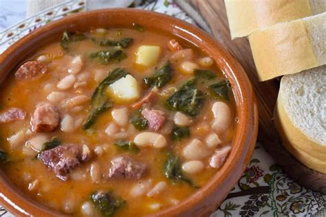 Cuban White Bean Soup (Caldo Gallego) - Cook2eatwell