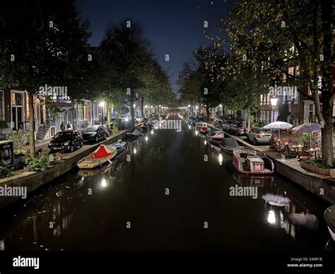 Canal at night in Amsterdam Stock Photo - Alamy