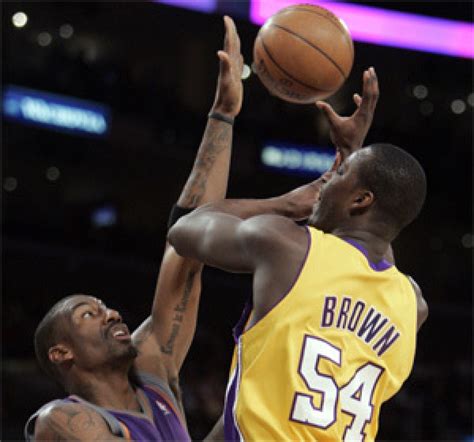 Brown apologizes to his Lakers teammates - Los Angeles Times