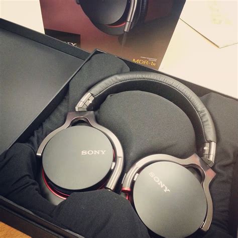 Music.Photo.Life.: Sony Headphones MDR-1R: Review Against MDR-Z1000