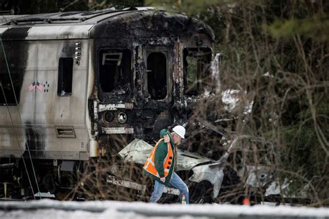 Probe into fatal train crash begins