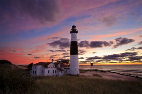 Want to take a Lake Michigan lighthouse tour? New map shows you how ...