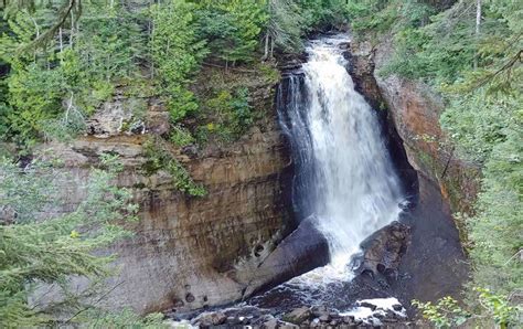 7 Amazing Pictured Rocks Waterfalls