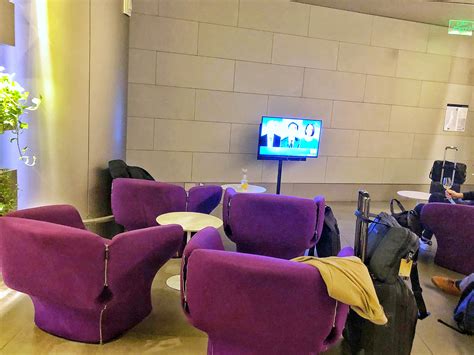 Review: Qatar Airways Business Class Lounge, Doha - Live from a Lounge