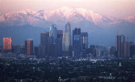 Kylie Jenner, Heather Locklear, Stars React to Snow in L.A.