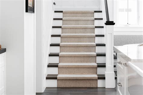 Guide to Choosing a Carpet Runner for Stairs