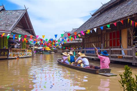 Pattaya Floating Market Thailand, Keunikan Belanja Di Atas Air | Paket ...