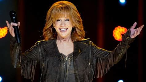 Reba McEntire to perform Super Bowl 2024 national anthem: Get to know ...