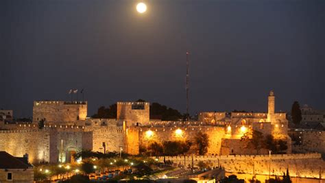 Old city Jerusalem at night - Emendatio