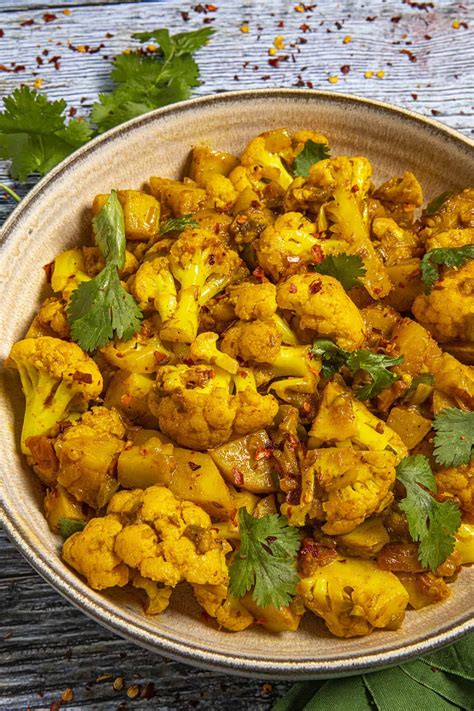 Aloo Gobi Recipe (Indian Spiced Potato and Cauliflower) - Chili Pepper ...