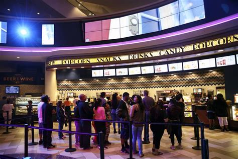 Los Angeles Movie Theaters May Soon Have To Offer Vegan Options - Scout22