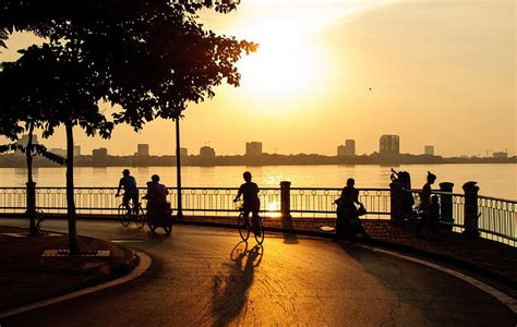 West Lake Hanoi - What to Do & Travel Guide (Photos + Map)