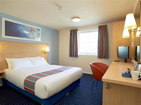 Travelodge Reading M4 Eastbound Hotel - Deals, Photos & Reviews