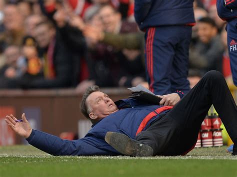 Louis van Gaal dive: Manchester United boss 'falls over' in front of ...