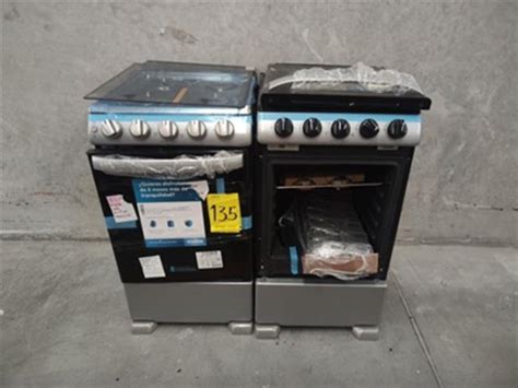 Lot of 2 stoves contains: 1 4 burner stove MABE brand, Model EM5032BAPS1A in Tepotzotlán, Mexico