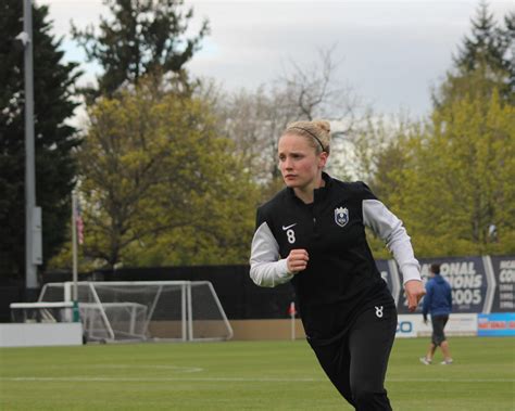 Seattle Reign FC Kick-Off Preseason Competition Defeating University of ...