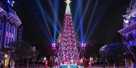 Disney Confirms Christmas Cancelation at Theme Parks, Shows Not ...