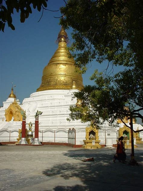 Asisbiz Mandalay Kuthodaw Pagoda main stupa Dec 2000 02