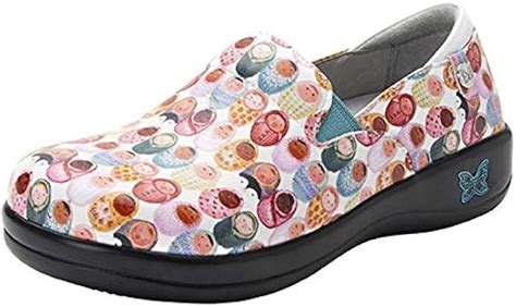 Best Clogs For Nurses: Reviews And Buying Guide - Gadgetssai