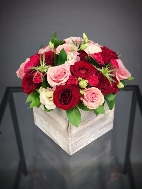 50 Lovely Rose Arrangement Ideas For Valentines Day - PIMPHOMEE