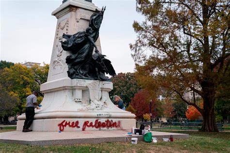 Lincoln Memorial temporarily closed after being vandalized with 'Free Gaza' graffiti