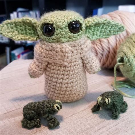 Crochet Your Very Own Baby Yoda, Now You Can | Star wars crochet, Doll ...