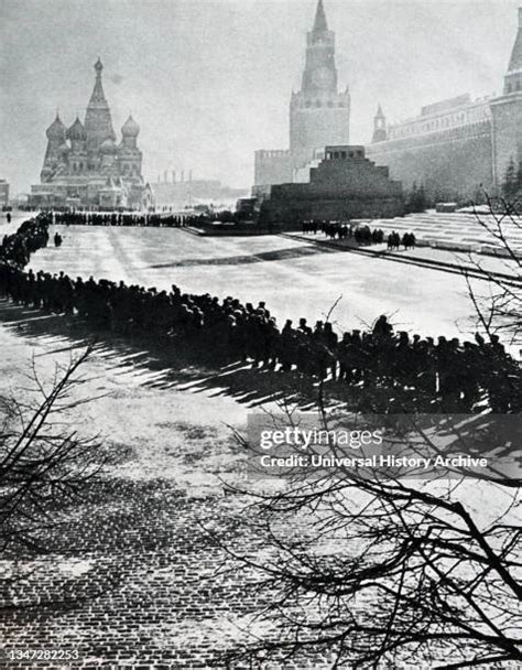 556 Vladimir Lenin Mausoleum Stock Photos, High-Res Pictures, and Images - Getty Images