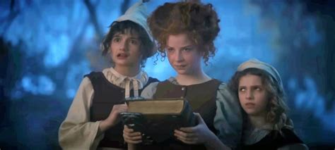 Hocus Pocus 2: Who Play the Young Sanderson Sisters? | POPSUGAR Entertainment