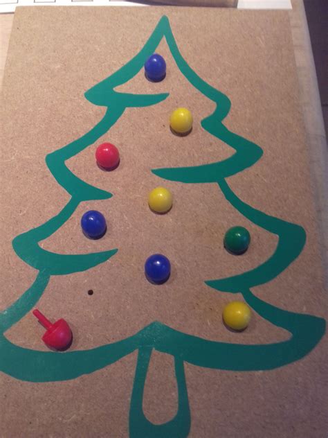 Kerstboom met steekparels (willekeurig) Fine Motor Skills, Bellisima, Kindergarten, Triangle ...