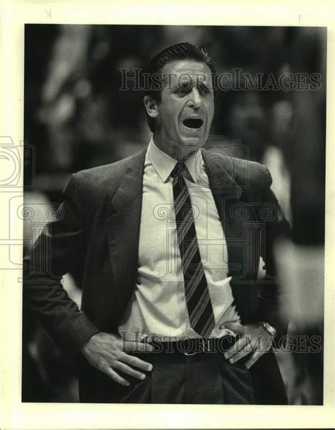 1987 Press Photo Los Angeles Lakers coach Pat Riley keeps his team ...