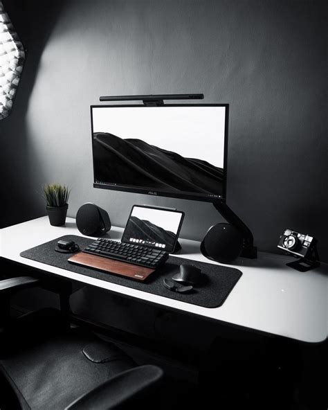 Minimalistic modern and black & white aesthetics. All inspiration you need for your workspace ...