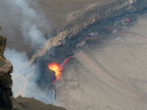 Long-Period Earthquake Swarm Detected Under Volcano