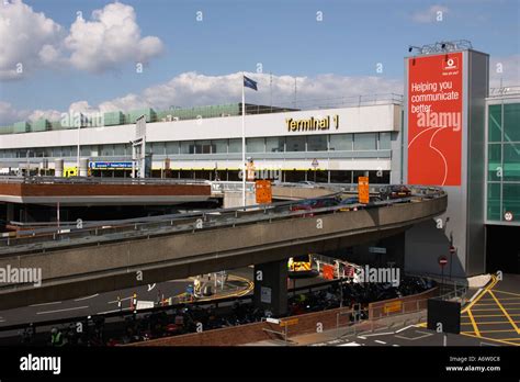 Terminal 1 London Heathrow Airport Stock Photo - Alamy