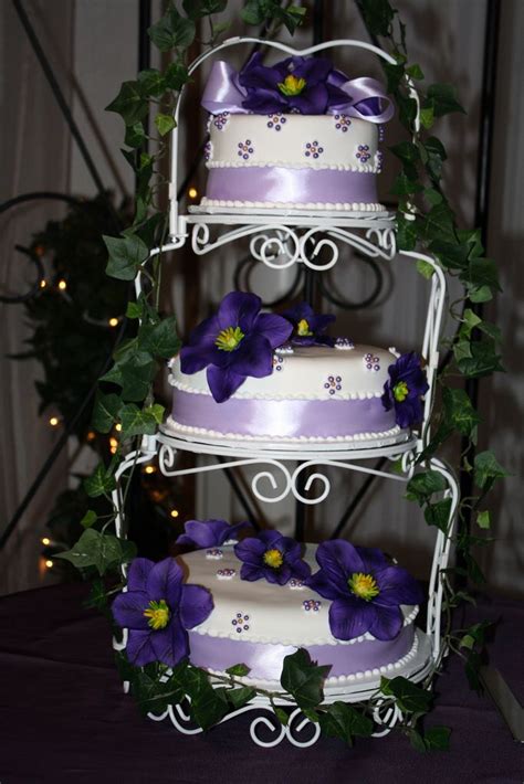 Pin by Beth Guyer on cakes | Las vegas wedding cakes, Vegas wedding cakes, Cake design