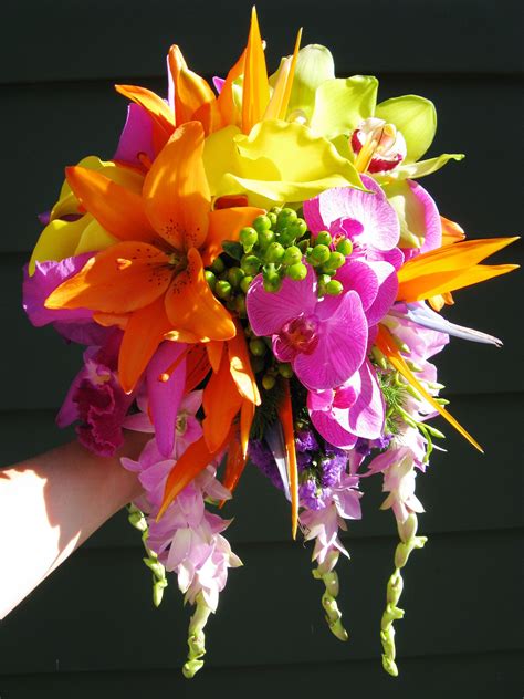 Tropical wedding bouquet for a destination wedding | Flower bouquet wedding