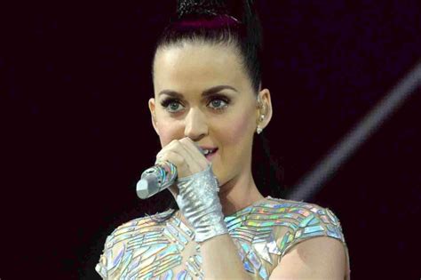 Katy Perry rocks bleached eyebrows in new selfie - UPI.com