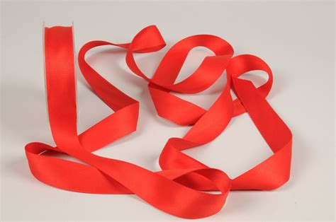 Red satin ribbon 25mm x 15m