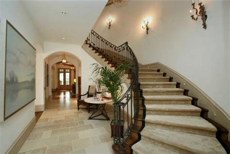 Troy Aikman Completes Pass of Dallas Mansion