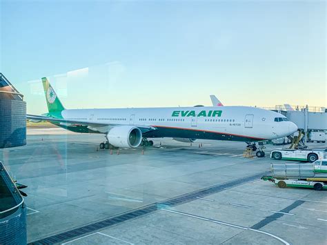 Flight review: EVA Air 777 business class from Houston to Taipei - The Points Guy