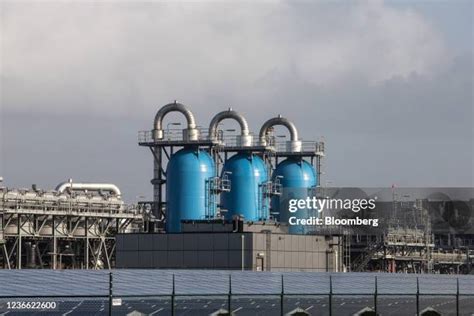 Gas And Gas Condensate Photos and Premium High Res Pictures - Getty Images