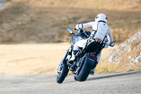 Yamaha’s New NIKEN Leaning Multi-Wheeler Is A Corner-loving Bike