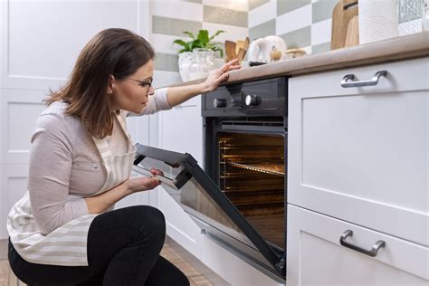 Oven Cleaning Tips - Appliance Master - News, Tips and Videos