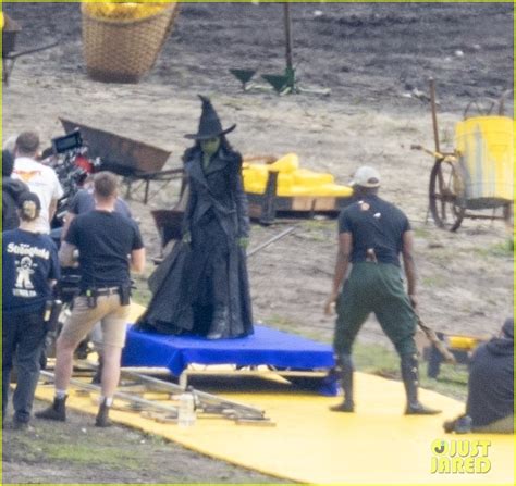 'Wicked' Set Photos Show Cynthia Erivo & Her Stunt Double Flying as ...