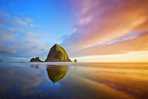 Haystack Rock On Cannon Beach by Chen Su