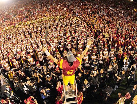 USC quarterback Mark Sanchez leads the Trojan... - SI Photo Blog