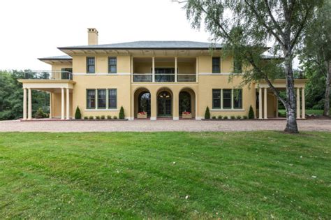 Prime Minister Anthony Albanese to live at The Lodge in Canberra full-time