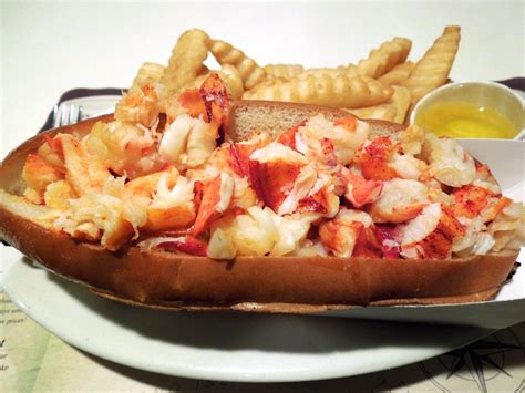 Connecticut Lobster Roll Roundup Connecticut Recipe, Fish Dishes, Main ...