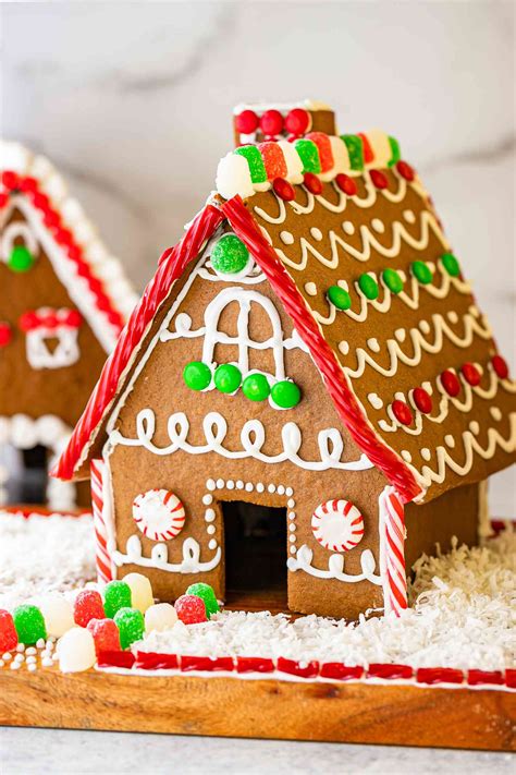 Transform Your Door into a Festive Treat with These Gingerbread House ...